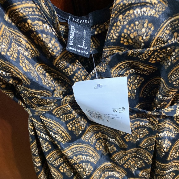 Gorgeous printed wrap dress - Picture 2 of 6